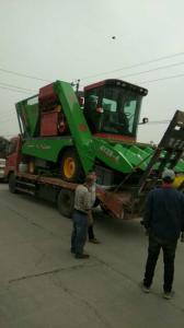 山西又走兩檯穗莖兼收玉(yu)米收穫機